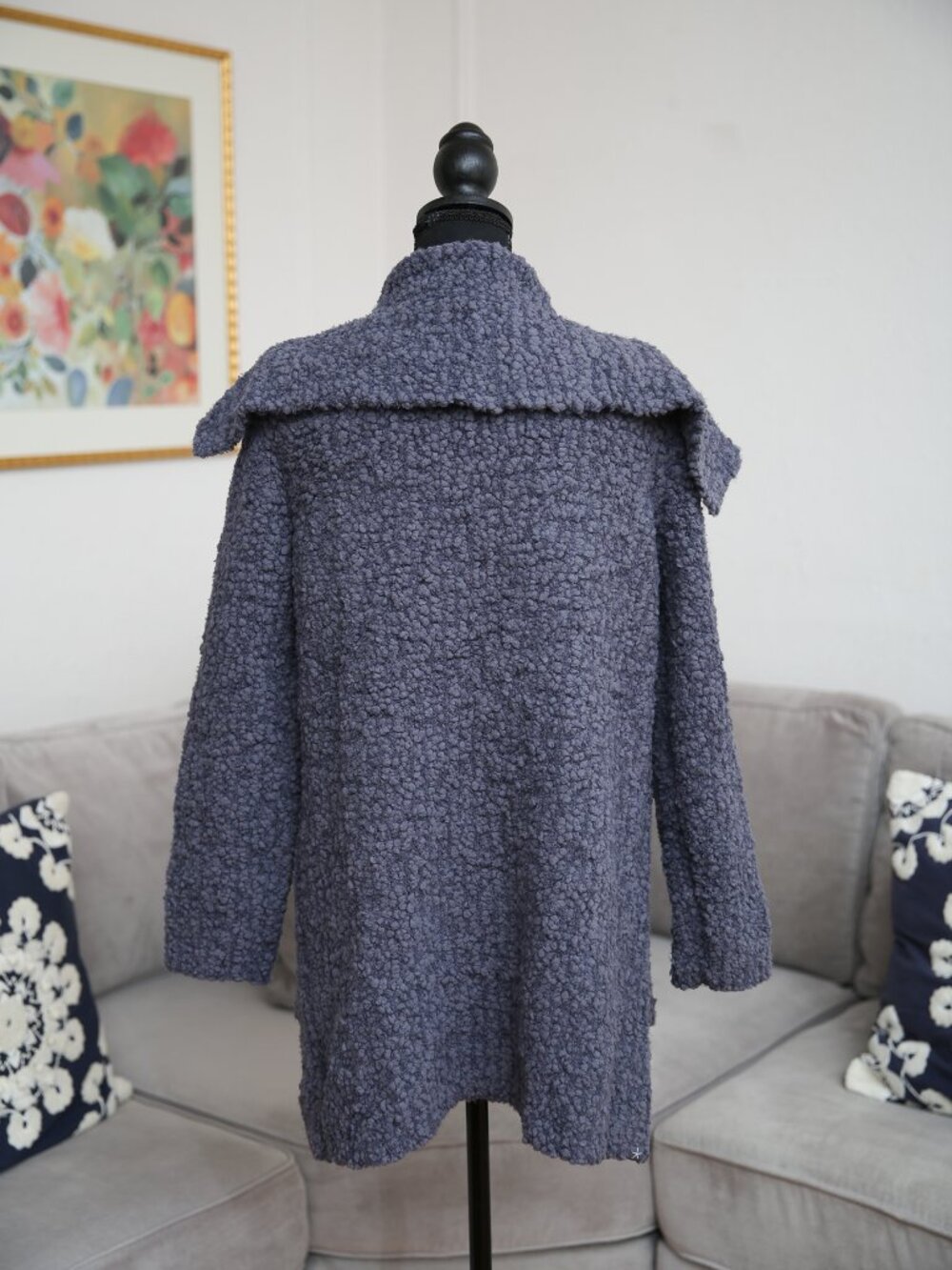 New BAREFOOT DREAMS Cozy Wide Shawl Blue Bouclé Cardigan W/Patch Pockets - Picture 4 of 9
